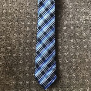 NWOT Croft and Barrow Tie, Black and Blue design